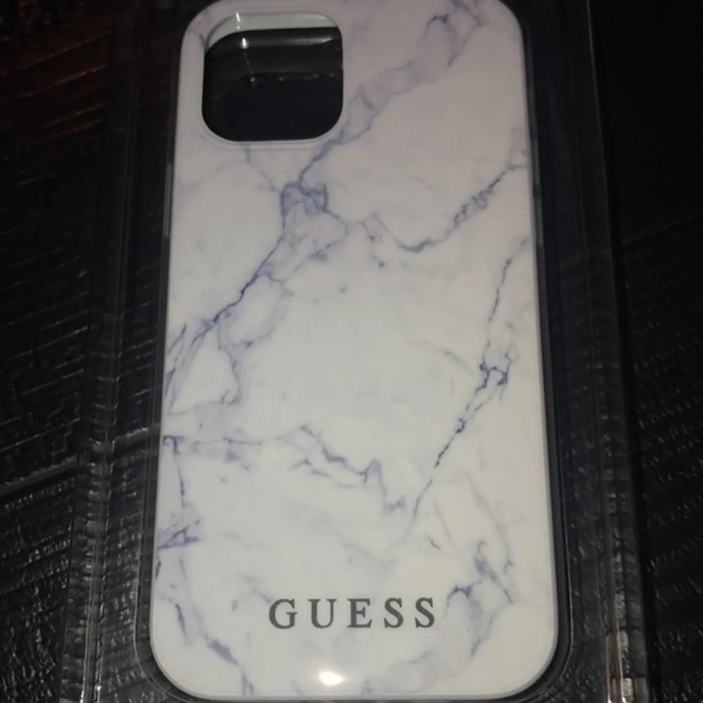 GUESS IPhone 12 /12 Pro Hardshell case Marbled‎ Print